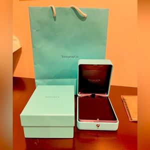 Tiffanys necklace box- TIFFANY & Co.